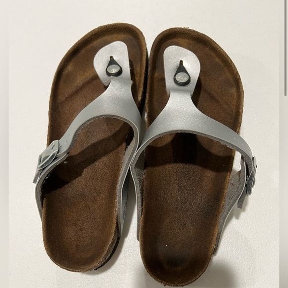 BIRKENSTOCK Gizeh Birko-Flor Metallic Silver
Sandals Shoes Women's Sz 8 - Picture 2 of 7